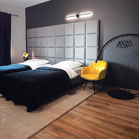 Hotel Absolwent Gostyń Exteriör bild