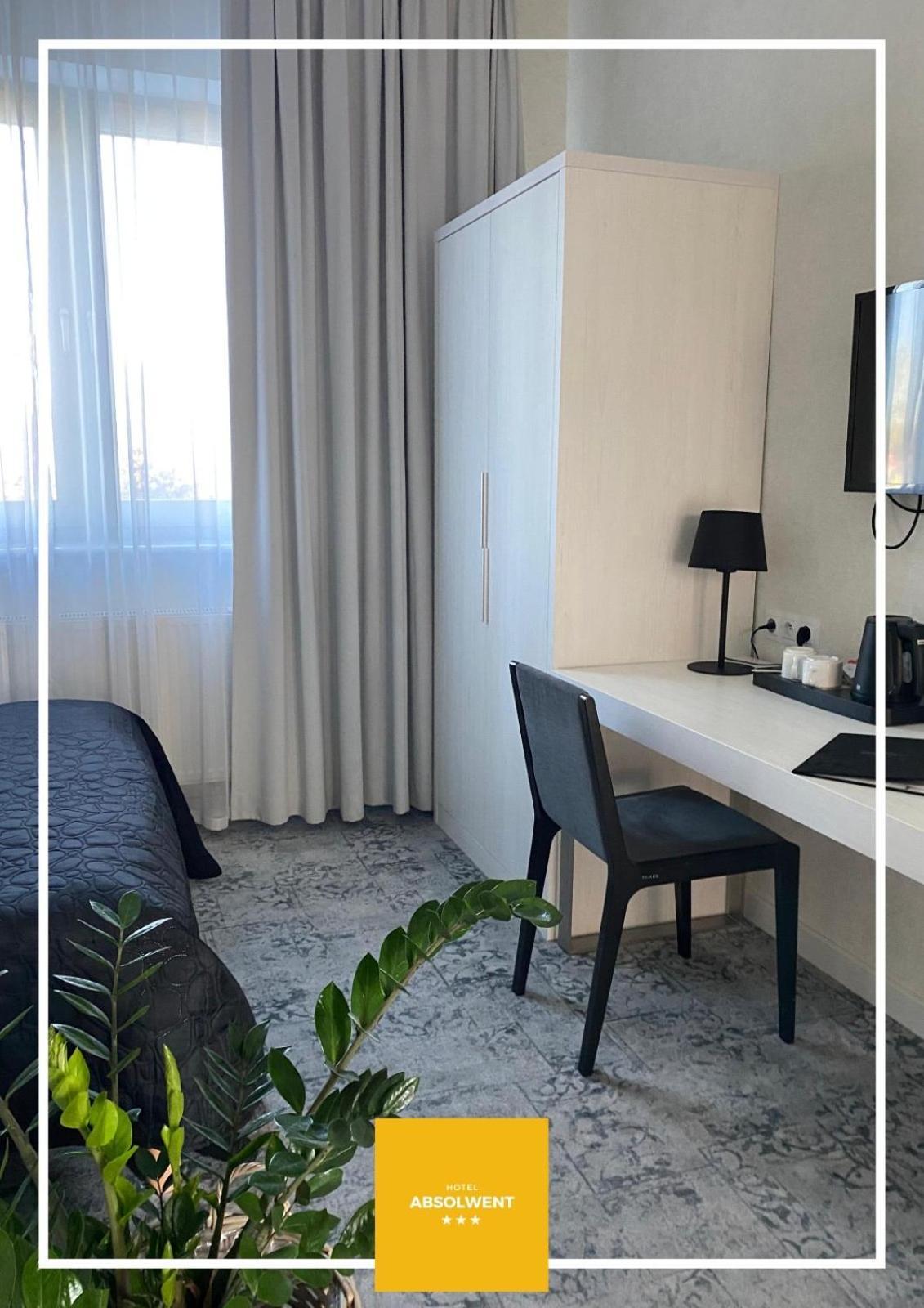 Hotel Absolwent Gostyń Exteriör bild