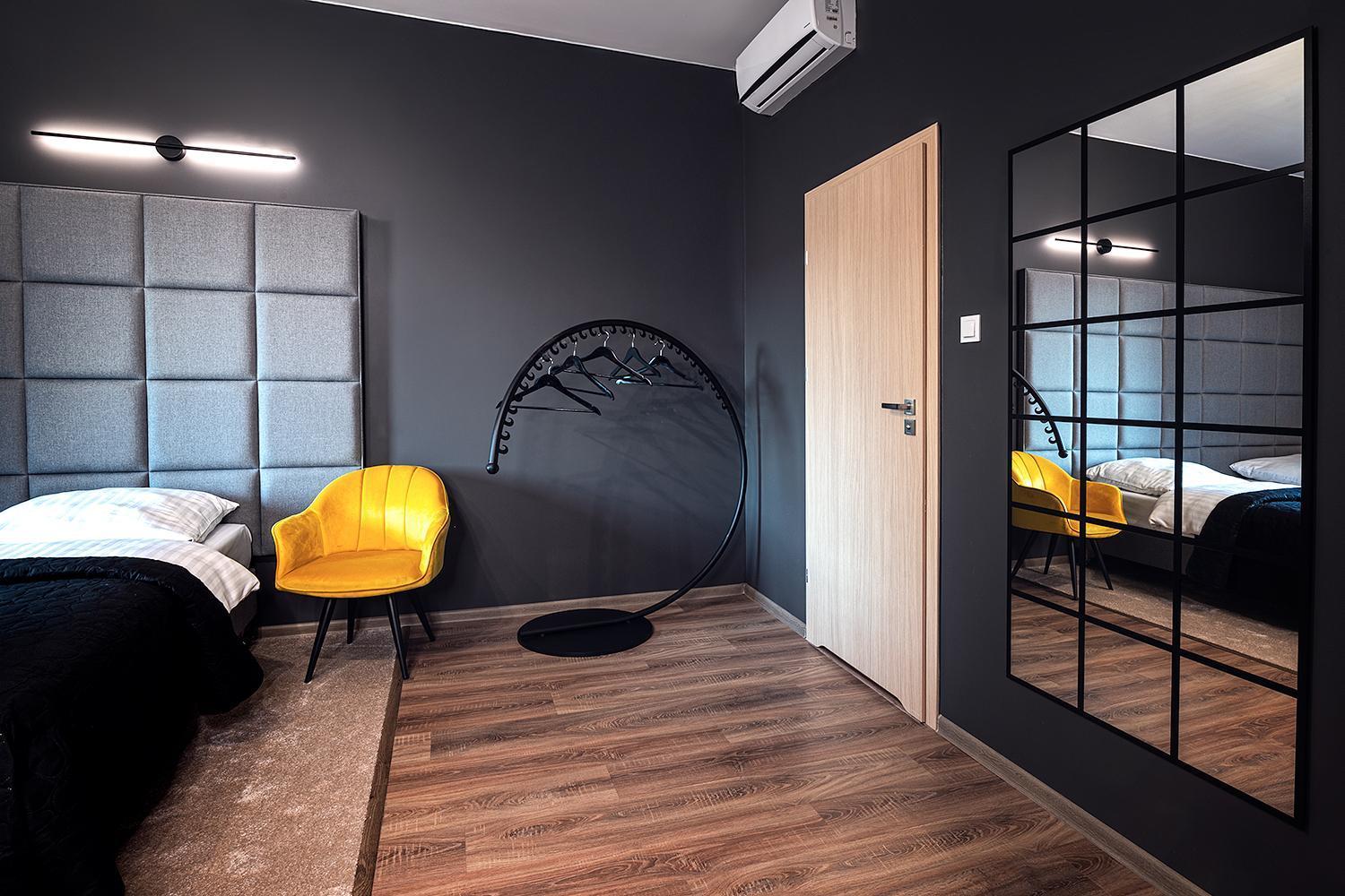 Hotel Absolwent Gostyń Exteriör bild