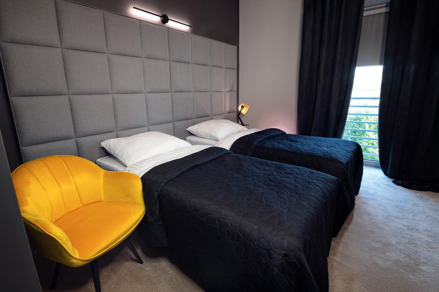 Hotel Absolwent Gostyń Exteriör bild
