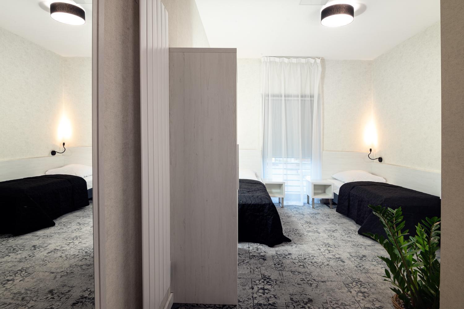 Hotel Absolwent Gostyń Exteriör bild