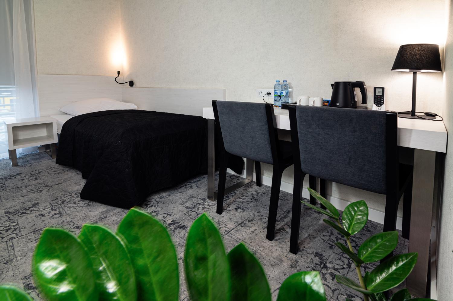 Hotel Absolwent Gostyń Exteriör bild