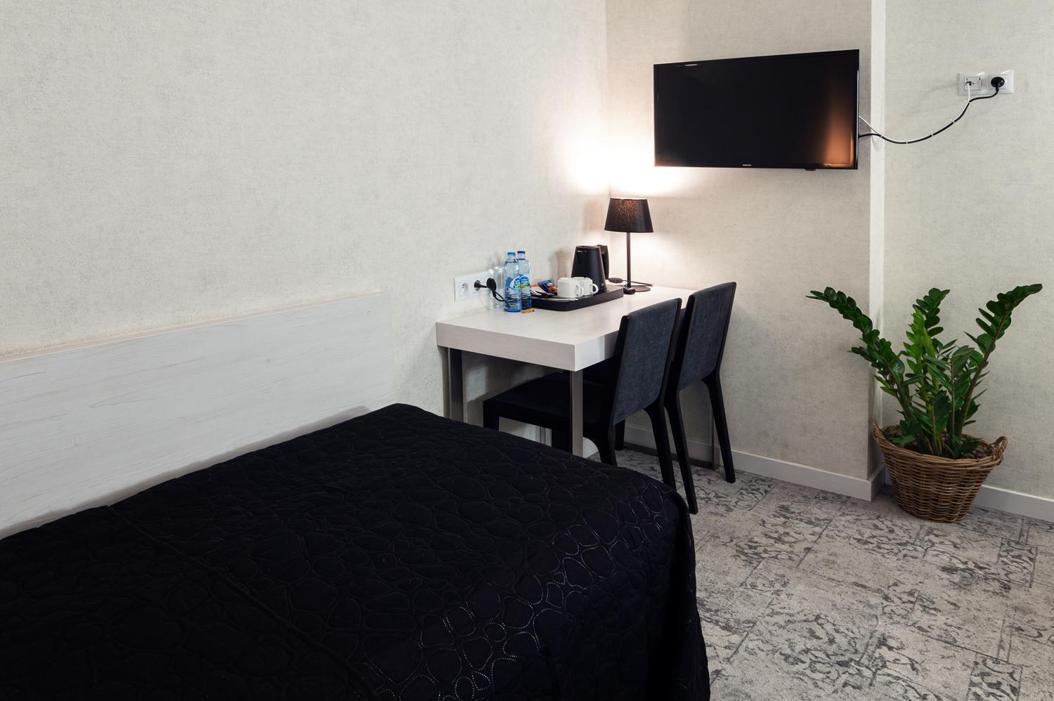 Hotel Absolwent Gostyń Exteriör bild