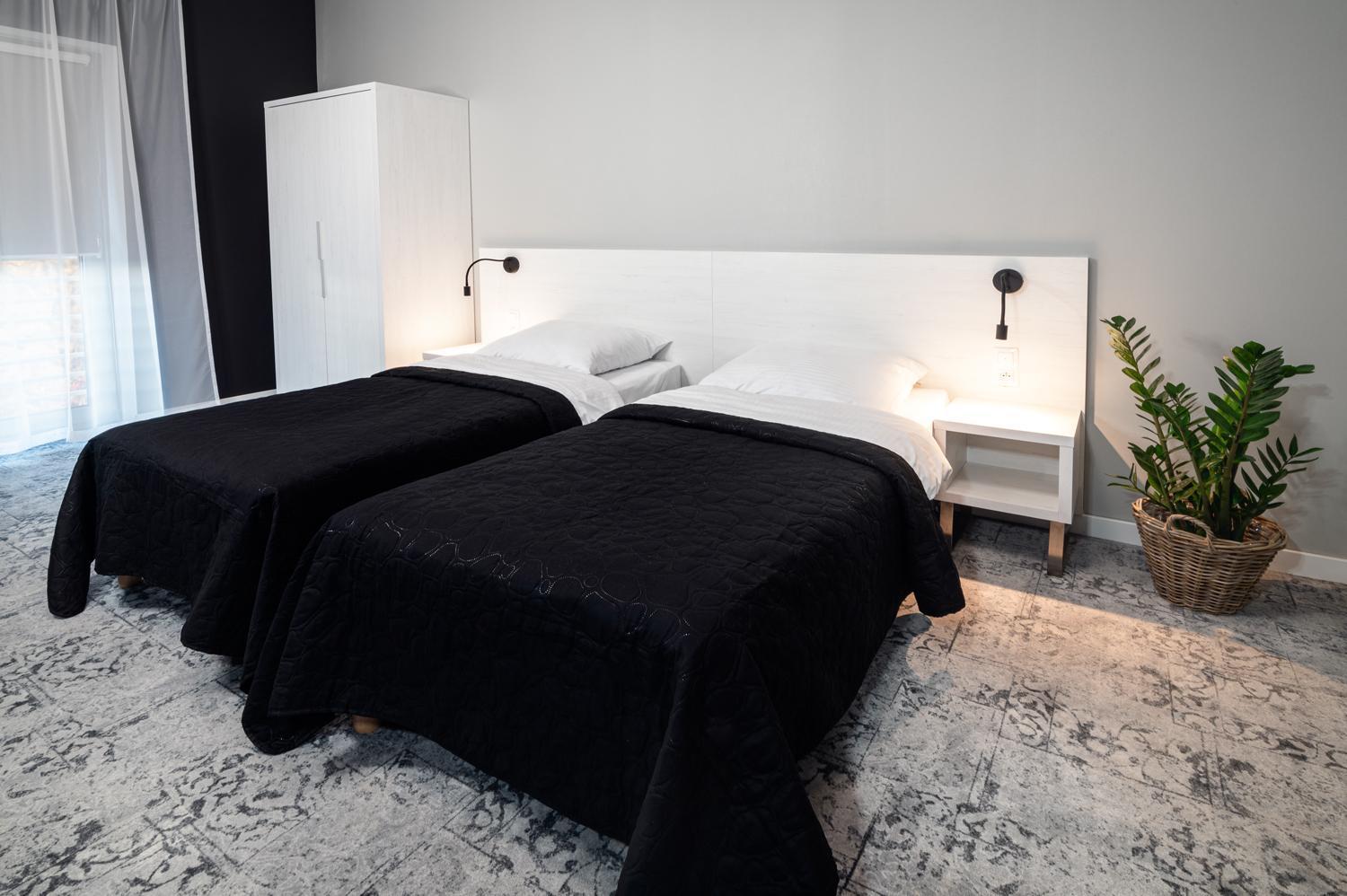 Hotel Absolwent Gostyń Exteriör bild