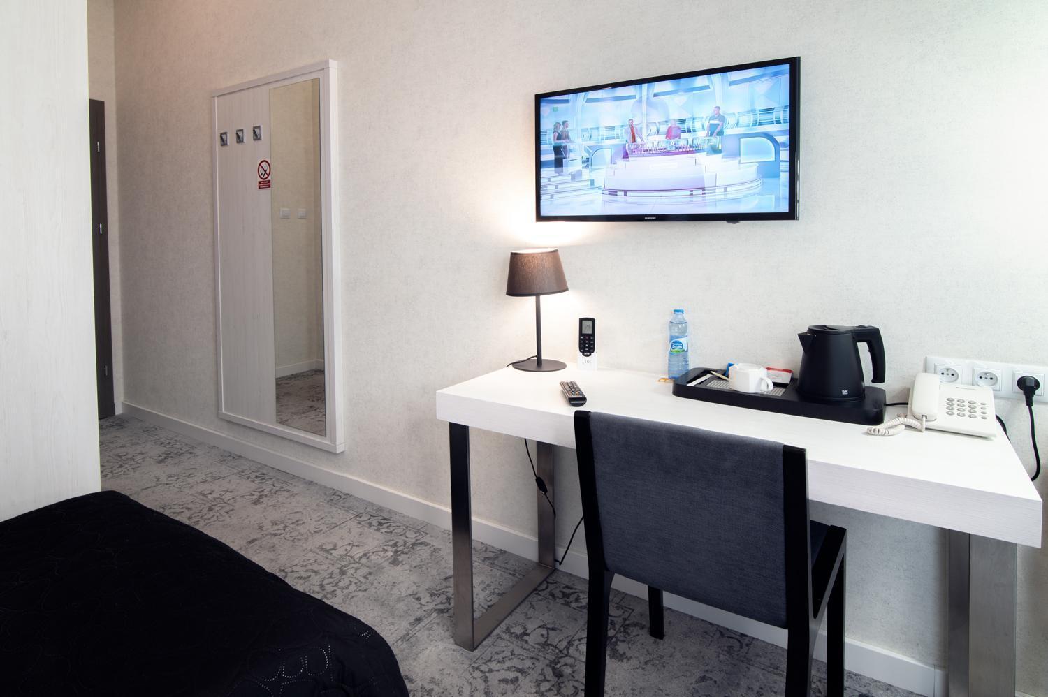 Hotel Absolwent Gostyń Exteriör bild