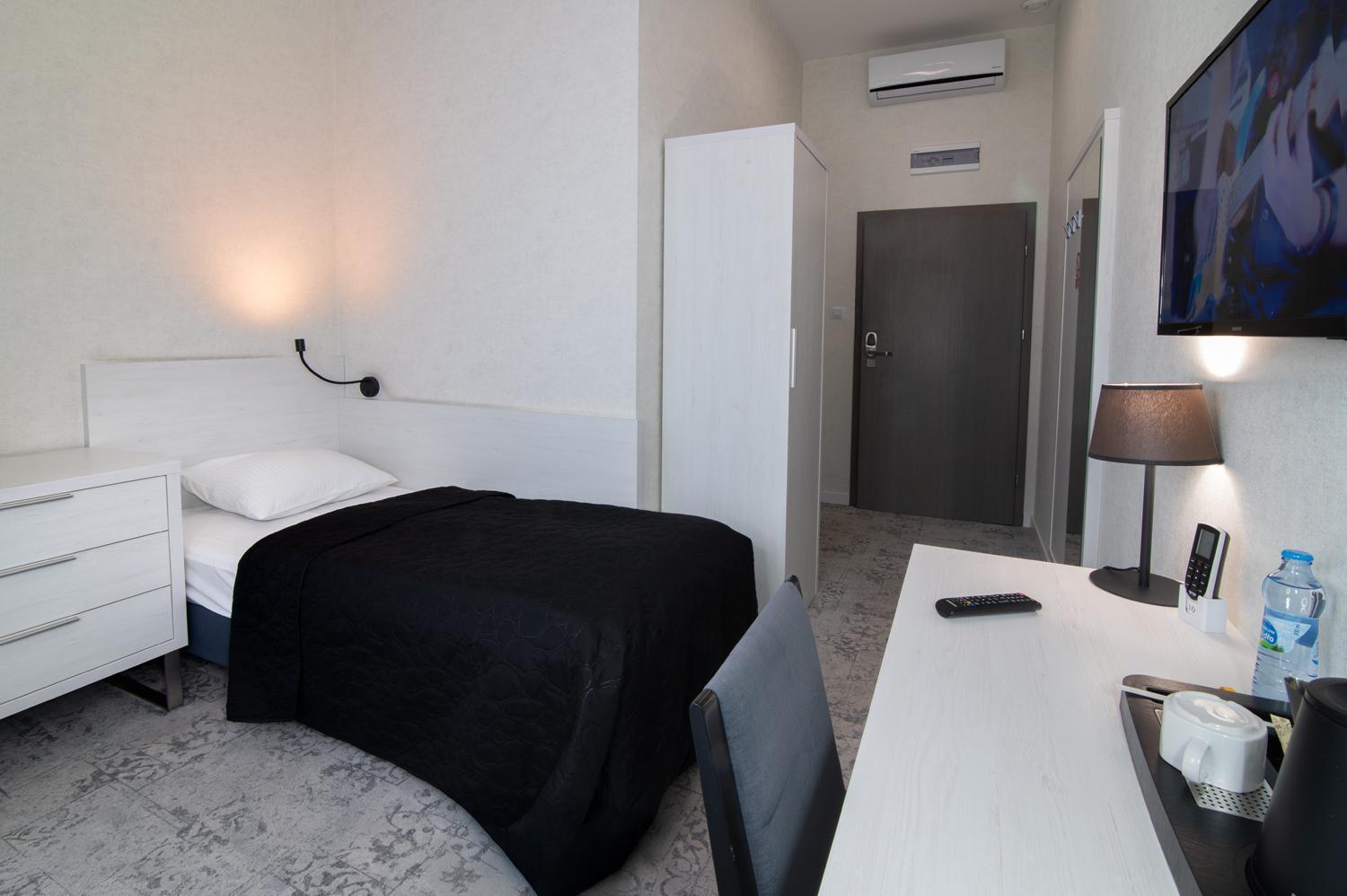 Hotel Absolwent Gostyń Exteriör bild